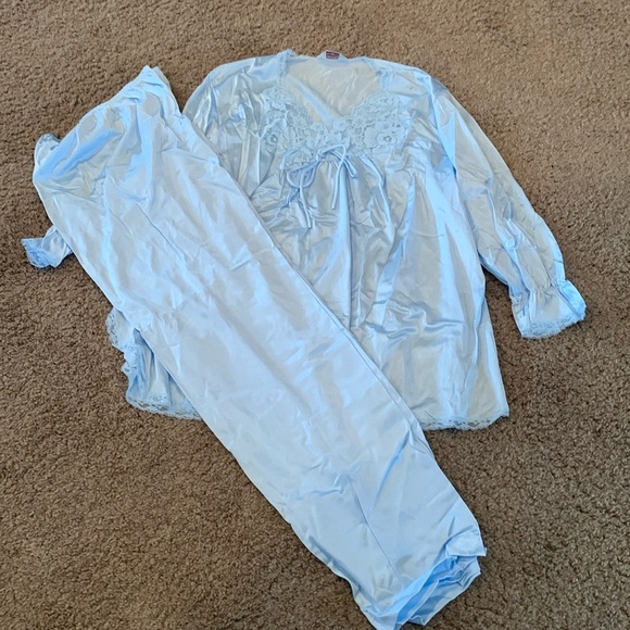 Vanity Fair Other - NWOT Vanity Fair PJ set